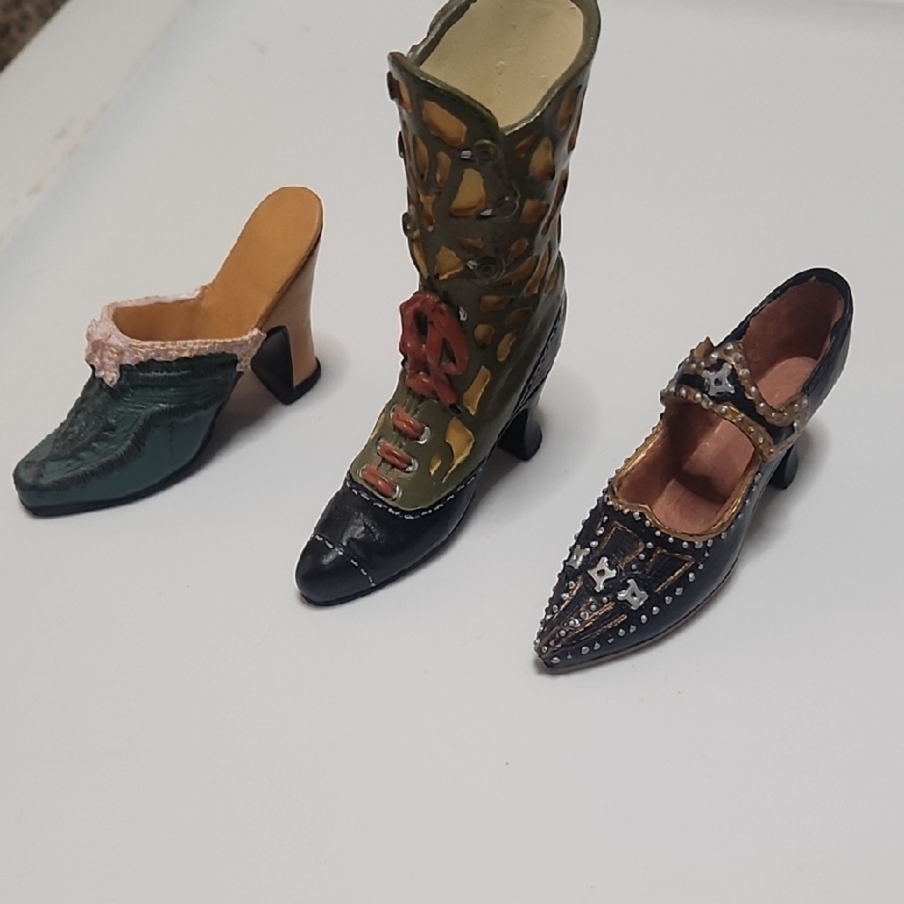 (Miniatures) Elegant Ceramic Shoe Figurine Set - Green, Black, Brown - Picture 1 of 6